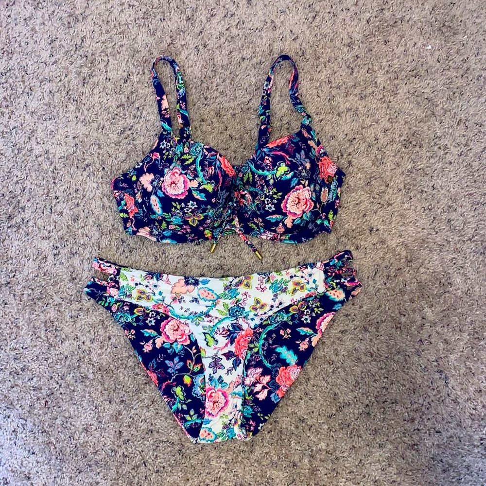 Bikini Set with Reversible Bottom - Picture 6 of 11